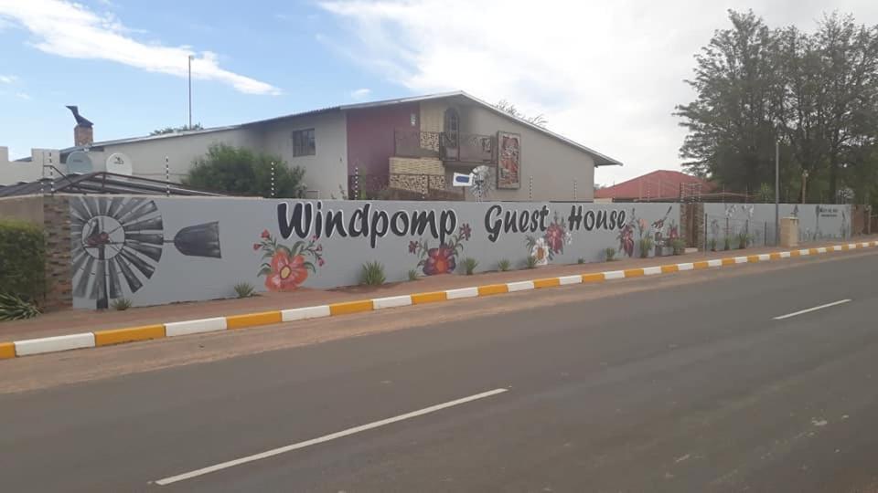 Die Windpomp Guesthouse Gobabis Extérieur photo