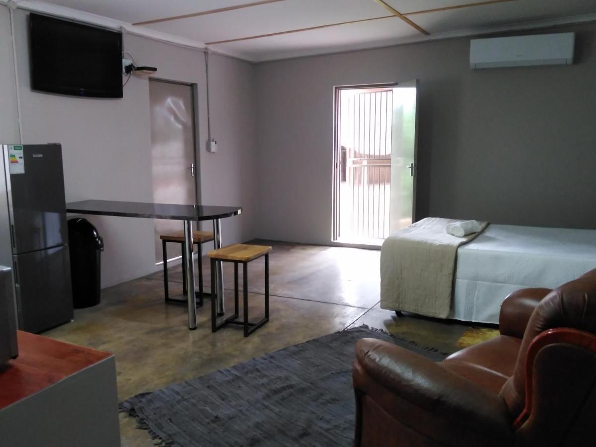 Die Windpomp Guesthouse Gobabis Extérieur photo