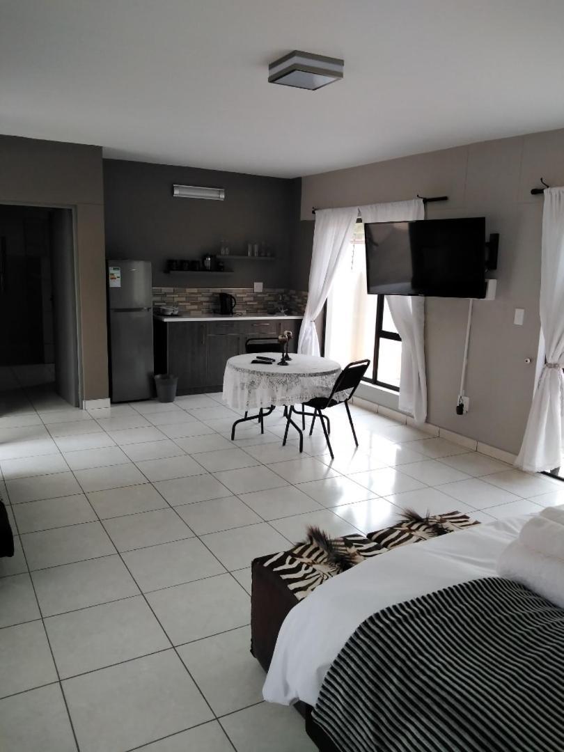 Die Windpomp Guesthouse Gobabis Extérieur photo